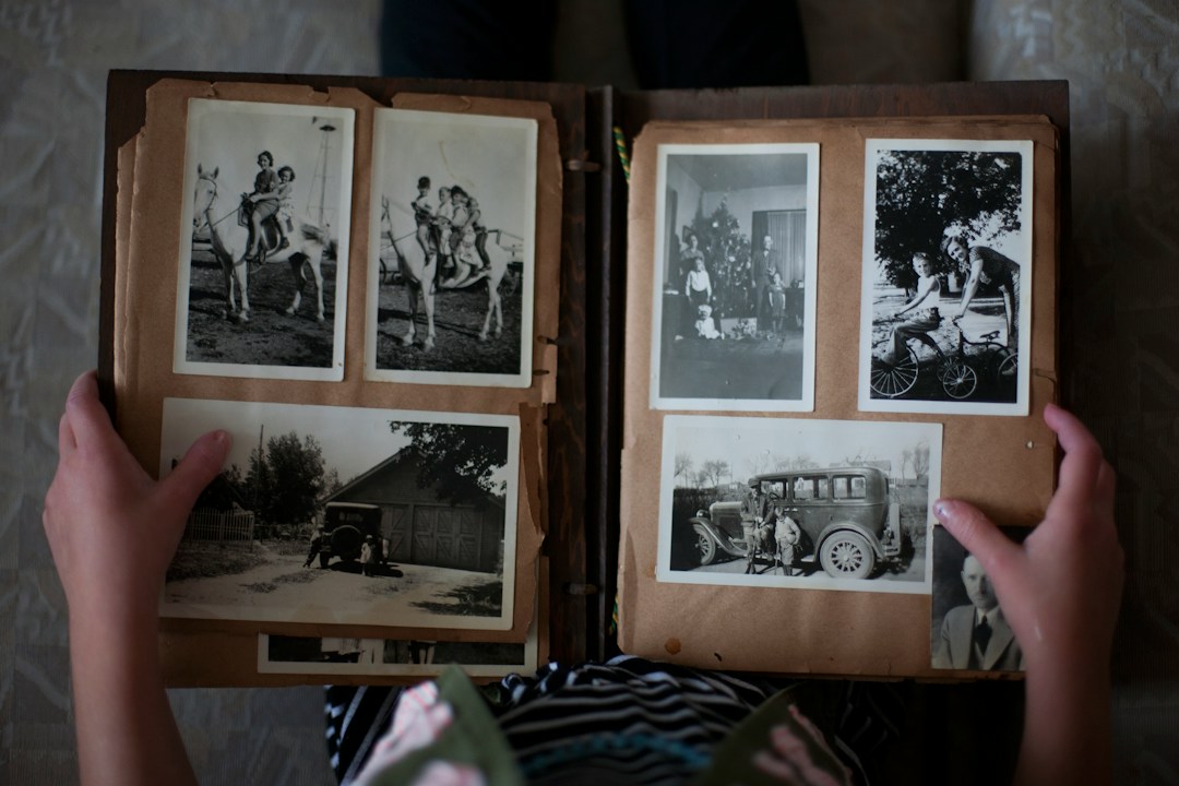 How to Choose Gifts for a Family Member With Alzheimer's 3 img