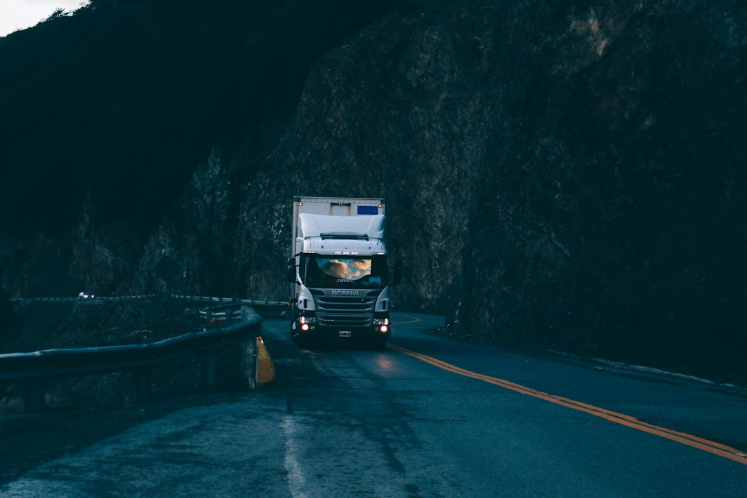Stay Safe, Stay Alert: Minimizing Risks for Truckers 2 img