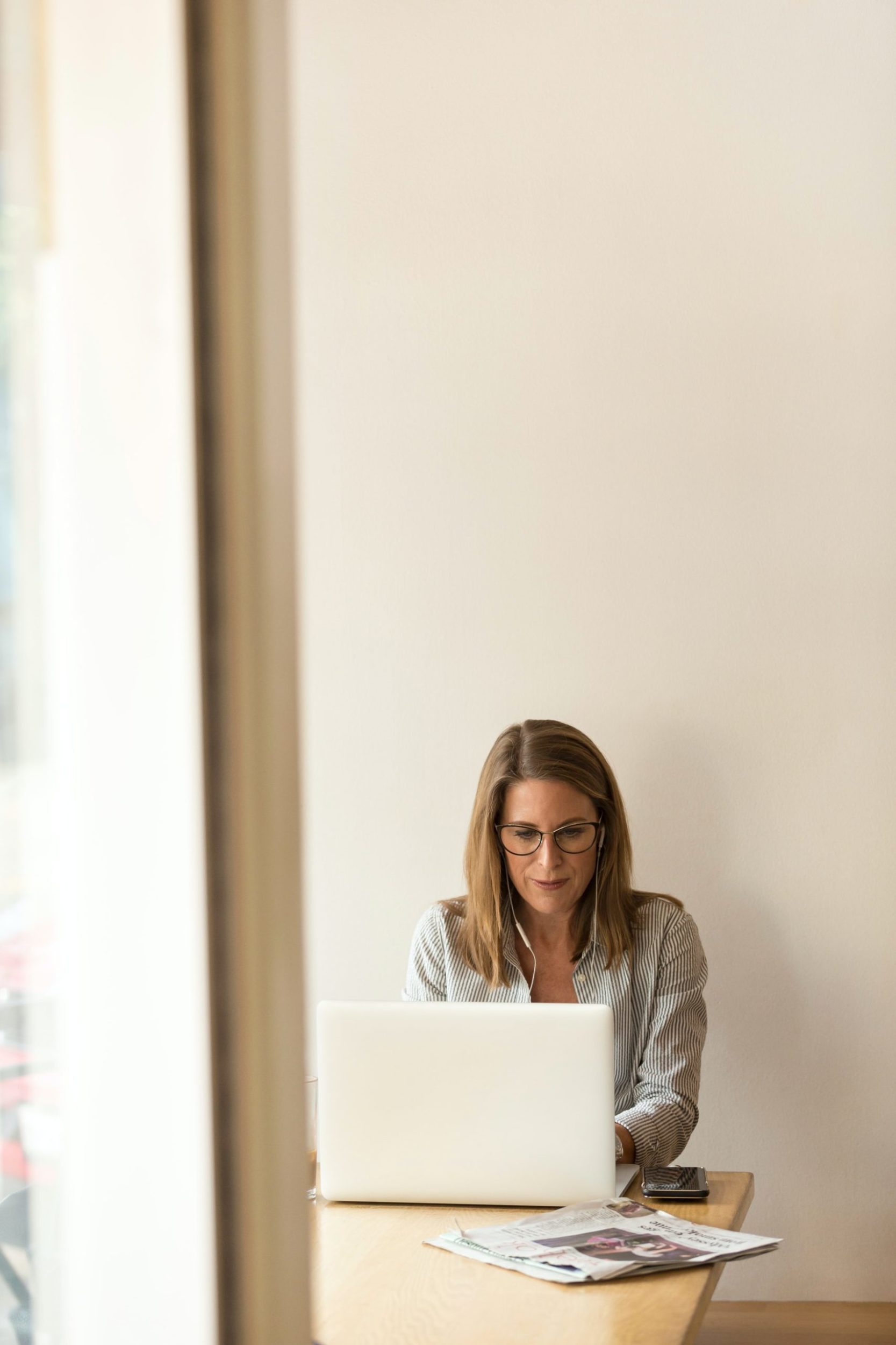 How To Determine What Stage of Menopause You're In 24 business1 1 scaled
